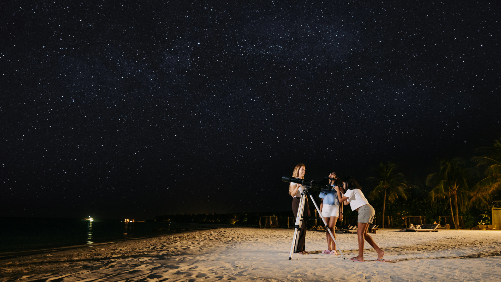 The Ritz-Carlton Maldives, Fari Islands invites guests this Easter to seek out the Easter Bunny... among the stars